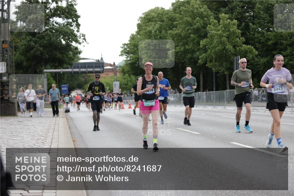 29.06.2025 - hella hamburg halbmarathon Jannik Wohlers http://msf.ph/oto/8241687 29.06.2025 10:29:49 Lombardsbrücke 1547, 2901, 3443, 3573, 6598, 6616, 6626, 8792, 10880, 12349, 12350, 12504, 12710, 13418, 14304, 16182, 16601, 16604, 16735, 16769, 18046, 18503, 18671 meine-sportfotos.de
