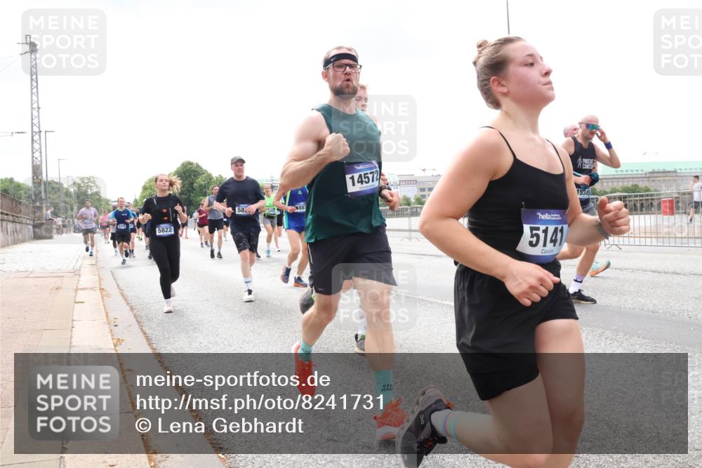 29.06.2025 - hella hamburg halbmarathon Lena Gebhardt http://msf.ph/oto/8241731 29.06.2025 10:33:51 Lombardsbrücke 1189, 1275, 1417, 1705, 1787, 1896, 1995, 2265, 2342, 2482, 2496, 2526, 2776, 2933, 3170, 3264, 3340, 3345, 3560, 3812, 3829, 3848, 4164, 4361, 4433, 4449, 4479, 4696, 4807, 4942, 5075, 5096, 5141, 5557, 5561, 5566, 5569, 5584, 5691, 5821, 5822, 5887, 6109, 6364, 6515, 6516, 6854, 6956, 6999, 7027, 7565, 7653, 7705, 8021, 8157, 8202, 8277, 8282, 8375, 8377, 8383, 8401, 8891, 9094, 9234, 9258, 9438, 9750, 9799, 9875, 9995, 10007, 10071, 10561, 11811 meine-sportfotos.de