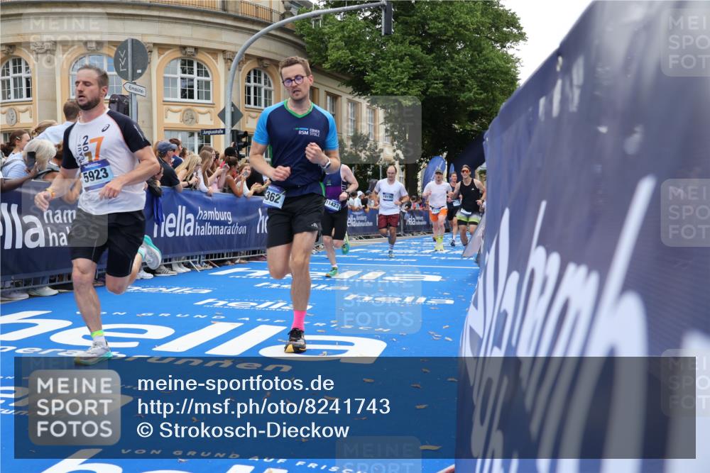 29.06.2025 - hella hamburg halbmarathon Strokosch-Dieckow http://msf.ph/oto/8241743 29.06.2025 10:37:12 Ziel 4860, 5003, 5923, 7482, 8362, 9178, 10190, 11423, 12900, 13972, 14459, 15178, 17137, 17658, 17726 meine-sportfotos.de