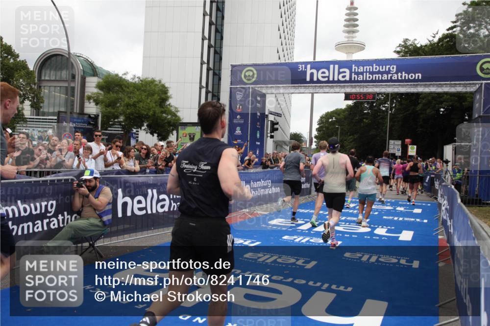 29.06.2025 - hella hamburg halbmarathon Michael Strokosch http://msf.ph/oto/8241746 29.06.2025 10:55:37 Ziel 2982, 3037, 5319, 6591, 8573, 11554, 11568, 12196, 12544, 12584, 13267, 14036, 14592, 16110, 16334, 16609, 17615 meine-sportfotos.de