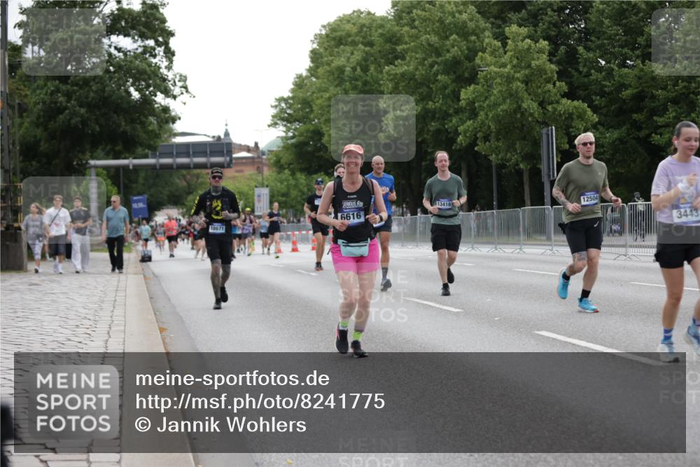 29.06.2025 - hella hamburg halbmarathon Jannik Wohlers http://msf.ph/oto/8241775 29.06.2025 10:29:50 Lombardsbrücke 1547, 2901, 3443, 3573, 6598, 6616, 6626, 10880, 12349, 12350, 12504, 12710, 13418, 14304, 16182, 16601, 16604, 16735, 16769, 18046, 18503, 18671 meine-sportfotos.de