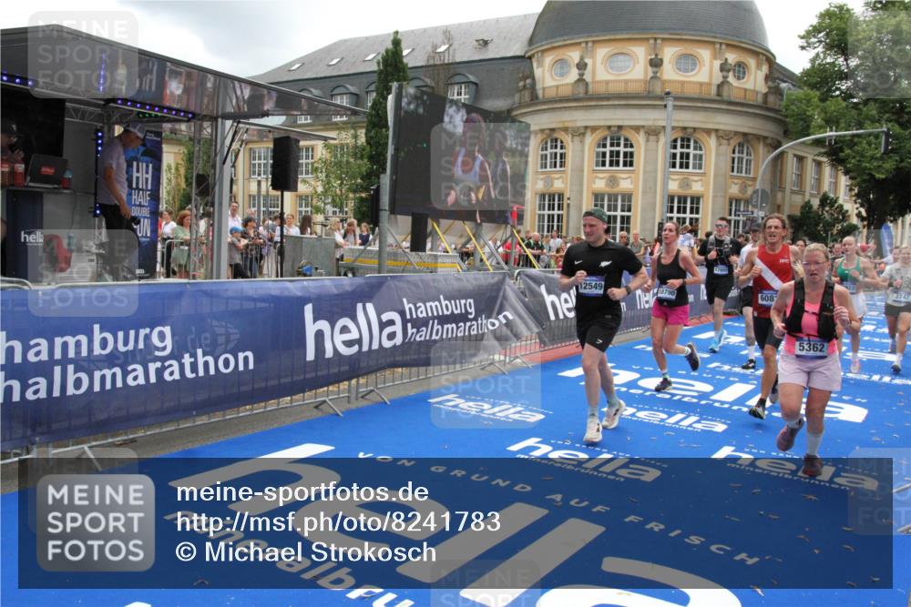 29.06.2025 - hella hamburg halbmarathon Michael Strokosch http://msf.ph/oto/8241783 29.06.2025 10:48:30 Ziel 1537, 3747, 5129, 5362, 5528, 6081, 6923, 8216, 9262, 10860, 11451, 12149, 12549, 12690, 12840, 13962, 14033, 14990, 15808, 17395, 17745, 17855, 18251, 18790, 18923 meine-sportfotos.de