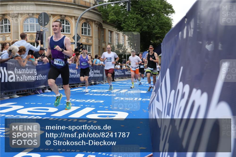29.06.2025 - hella hamburg halbmarathon Strokosch-Dieckow http://msf.ph/oto/8241787 29.06.2025 10:37:14 Ziel 4860, 5003, 5923, 8362, 9178, 10190, 11423, 12900, 13854, 13972, 14387, 14459, 15178, 17137, 17726, 18824 meine-sportfotos.de