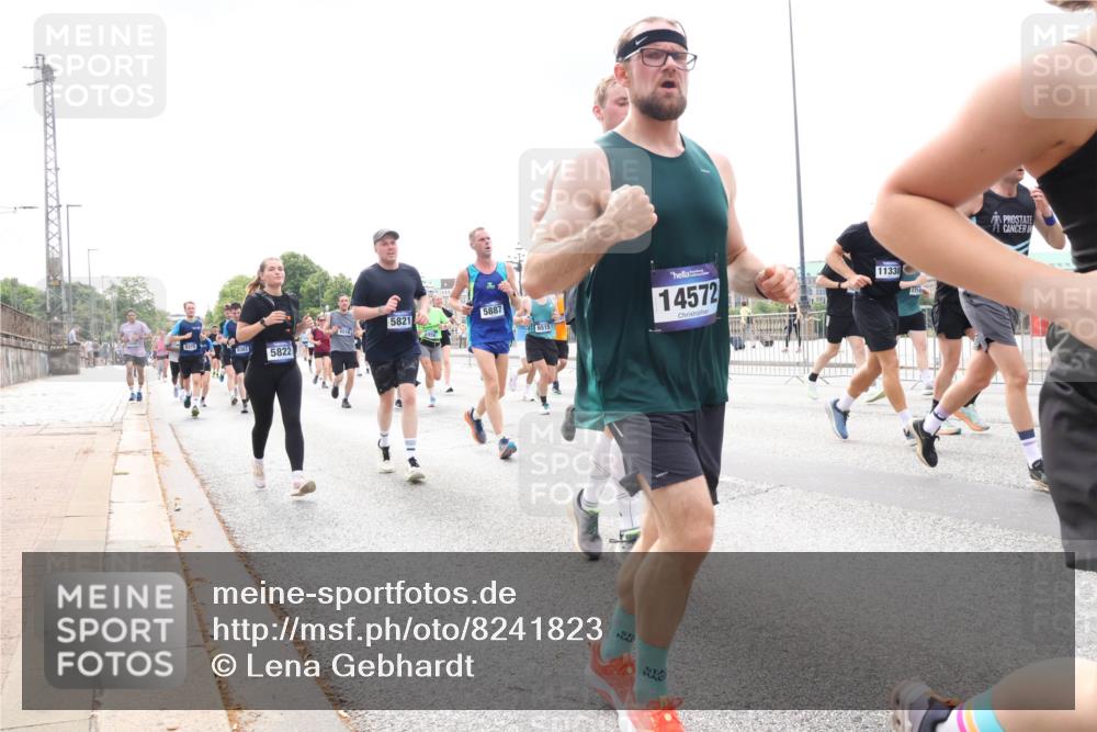 29.06.2025 - hella hamburg halbmarathon Lena Gebhardt http://msf.ph/oto/8241823 29.06.2025 10:33:52 Lombardsbrücke 1189, 1275, 1417, 1705, 1787, 1896, 1995, 2265, 2342, 2482, 2496, 2526, 2776, 2933, 3170, 3264, 3340, 3345, 3560, 3829, 3848, 4164, 4361, 4433, 4449, 4479, 4696, 4807, 4942, 5075, 5096, 5141, 5557, 5561, 5566, 5569, 5584, 5691, 5821, 5822, 5887, 6109, 6364, 6515, 6516, 6854, 6956, 6999, 7027, 7565, 7653, 7705, 8021, 8157, 8202, 8277, 8282, 8375, 8377, 8383, 8401, 8891, 9094, 9234, 9258, 9438, 9750, 9799, 9875, 9995, 10007, 10071, 10561, 11811 meine-sportfotos.de