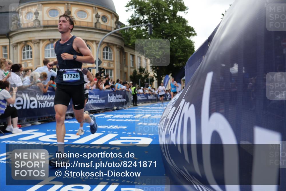 29.06.2025 - hella hamburg halbmarathon Strokosch-Dieckow http://msf.ph/oto/8241871 29.06.2025 10:37:16 Ziel 4860, 5003, 8362, 10190, 11423, 12739, 12900, 13854, 13972, 14387, 14459, 15178, 15888, 17137, 17306, 17726, 18824 meine-sportfotos.de