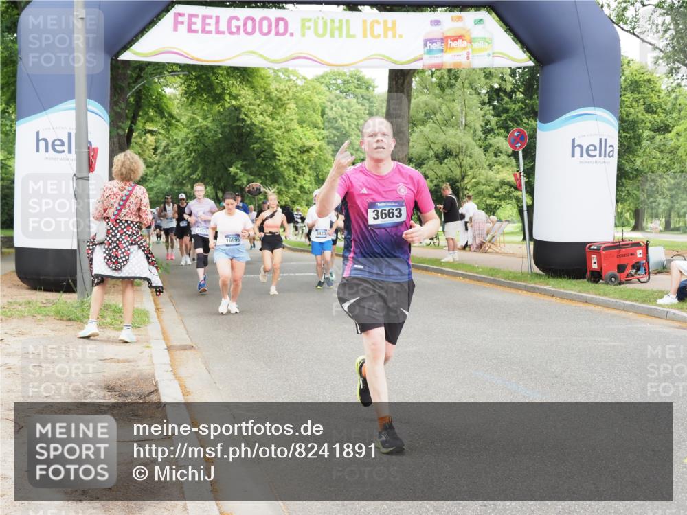 29.06.2025 - hella hamburg halbmarathon MichiJ http://msf.ph/oto/8241891 29.06.2025 10:50:35 Zwischen KM18-KM19 2810, 3199, 3663, 12571, 18324 meine-sportfotos.de
