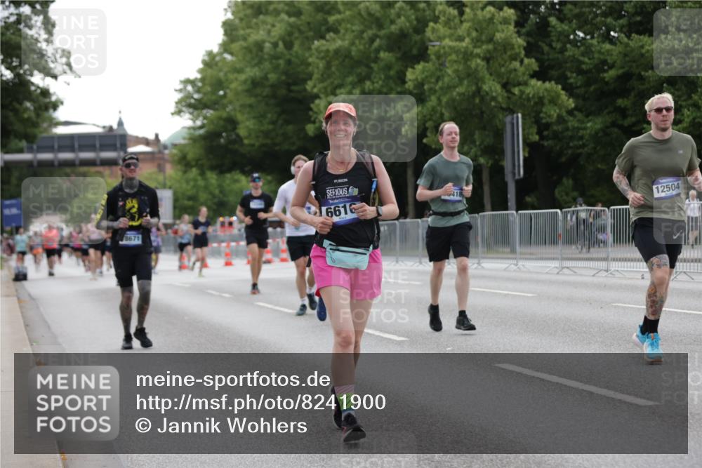 29.06.2025 - hella hamburg halbmarathon Jannik Wohlers http://msf.ph/oto/8241900 29.06.2025 10:29:51 Lombardsbrücke 1547, 2901, 3443, 3573, 6598, 6616, 6626, 10880, 12349, 12350, 12504, 12710, 13418, 14304, 15938, 16182, 16601, 16604, 16735, 16769, 18046, 18503, 18671 meine-sportfotos.de