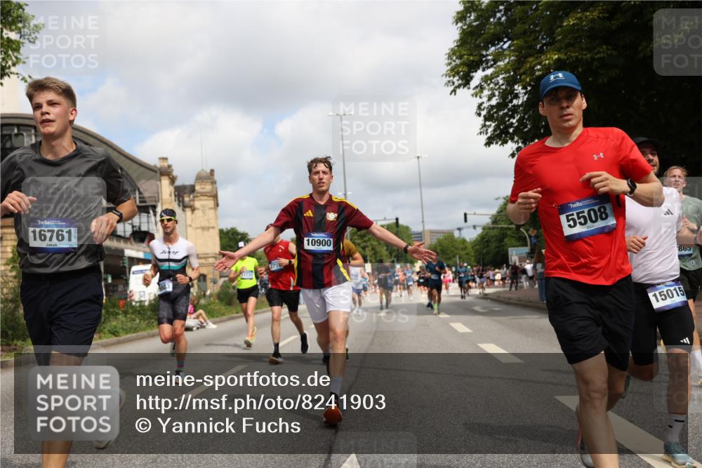 29.06.2025 - hella hamburg halbmarathon Yannick Fuchs http://msf.ph/oto/8241903 29.06.2025 10:34:55 20KM 1603, 1882, 2324, 2714, 2750, 2826, 4843, 5050, 5375, 5409, 5508, 5745, 5803, 5916, 6080, 6152, 6649, 7109, 7495, 7622, 8370, 8465, 8467, 9294, 10369, 10900, 10968, 11731, 12088, 12540, 12704, 12865, 13029, 13667, 14924, 15015, 15424, 15542, 15813, 16580, 16761, 17214, 17245, 18614, 18979 meine-sportfotos.de