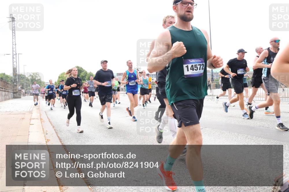 29.06.2025 - hella hamburg halbmarathon Lena Gebhardt http://msf.ph/oto/8241904 29.06.2025 10:33:52 Lombardsbrücke 1189, 1275, 1417, 1705, 1787, 1896, 1995, 2265, 2342, 2482, 2496, 2526, 2776, 2933, 3170, 3264, 3340, 3345, 3560, 3829, 3848, 4164, 4361, 4433, 4449, 4479, 4696, 4807, 4942, 5075, 5096, 5141, 5557, 5561, 5566, 5569, 5584, 5691, 5821, 5822, 5887, 6109, 6364, 6515, 6516, 6854, 6956, 6999, 7027, 7565, 7653, 7705, 8021, 8157, 8202, 8277, 8282, 8375, 8377, 8383, 8401, 8891, 9094, 9234, 9258, 9438, 9750, 9799, 9875, 9995, 10007, 10071, 10561, 11811 meine-sportfotos.de