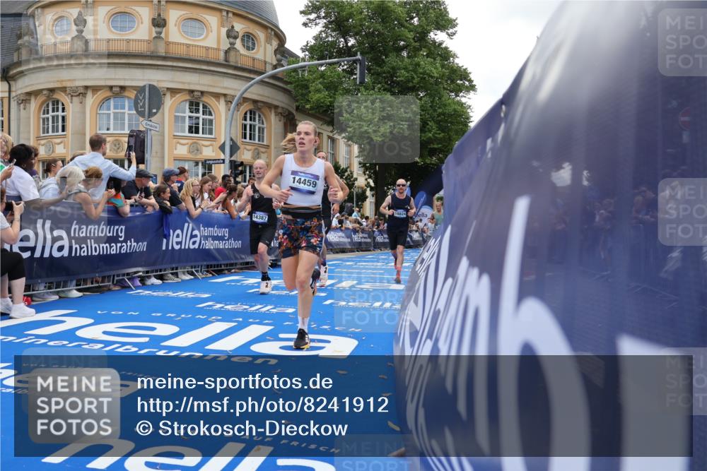 29.06.2025 - hella hamburg halbmarathon Strokosch-Dieckow http://msf.ph/oto/8241912 29.06.2025 10:37:21 Ziel 2767, 5003, 6047, 9017, 12739, 12900, 13372, 13854, 14387, 14459, 15888, 17306, 18159, 18723, 18824 meine-sportfotos.de