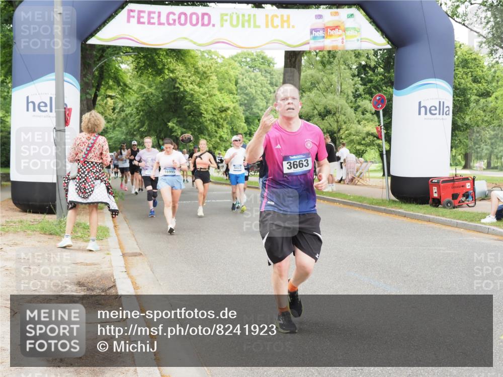 29.06.2025 - hella hamburg halbmarathon MichiJ http://msf.ph/oto/8241923 29.06.2025 10:50:36 Zwischen KM18-KM19 2810, 3199, 3663, 8423, 12571, 16995, 18324 meine-sportfotos.de