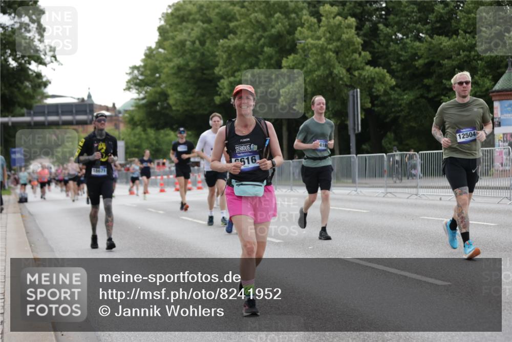 29.06.2025 - hella hamburg halbmarathon Jannik Wohlers http://msf.ph/oto/8241952 29.06.2025 10:29:51 Lombardsbrücke 1547, 2901, 3443, 3573, 6598, 6616, 6626, 10880, 12349, 12350, 12504, 12710, 13418, 14304, 15938, 16182, 16601, 16604, 16735, 16769, 18046, 18503, 18671 meine-sportfotos.de