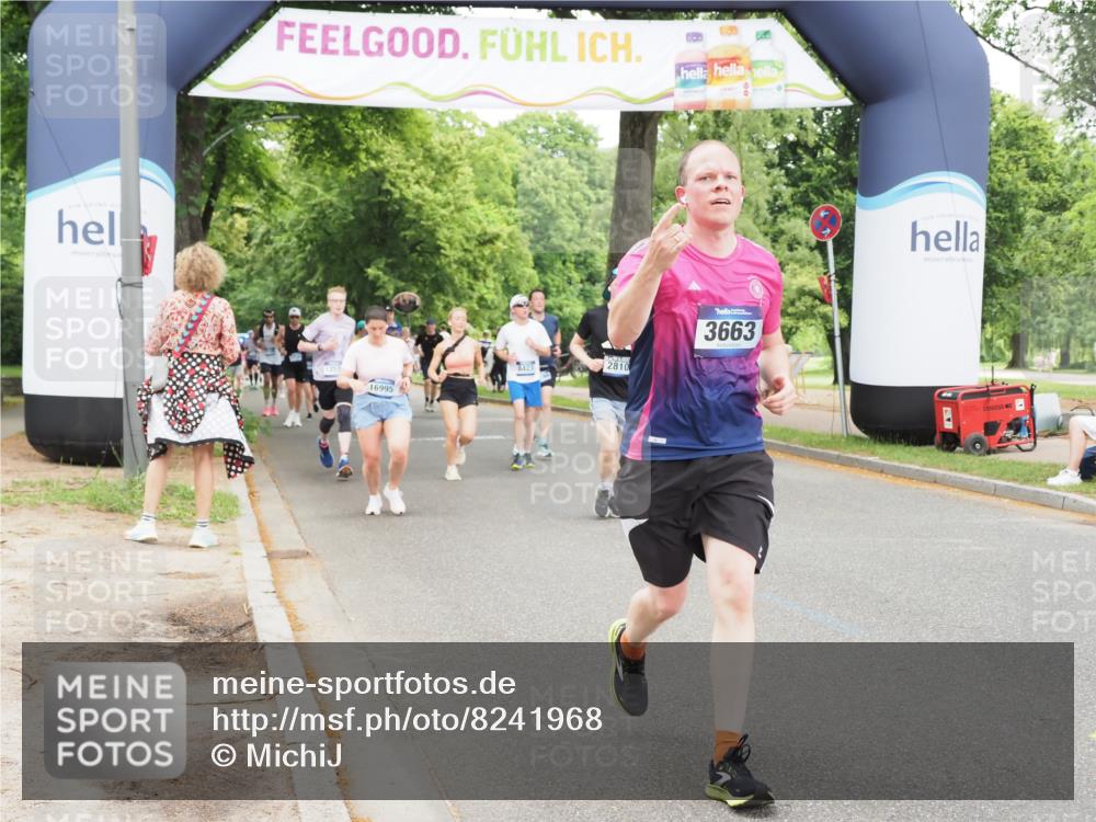 29.06.2025 - hella hamburg halbmarathon MichiJ http://msf.ph/oto/8241968 29.06.2025 10:50:36 Zwischen KM18-KM19 2810, 3199, 3663, 8423, 12571, 16995, 18324 meine-sportfotos.de