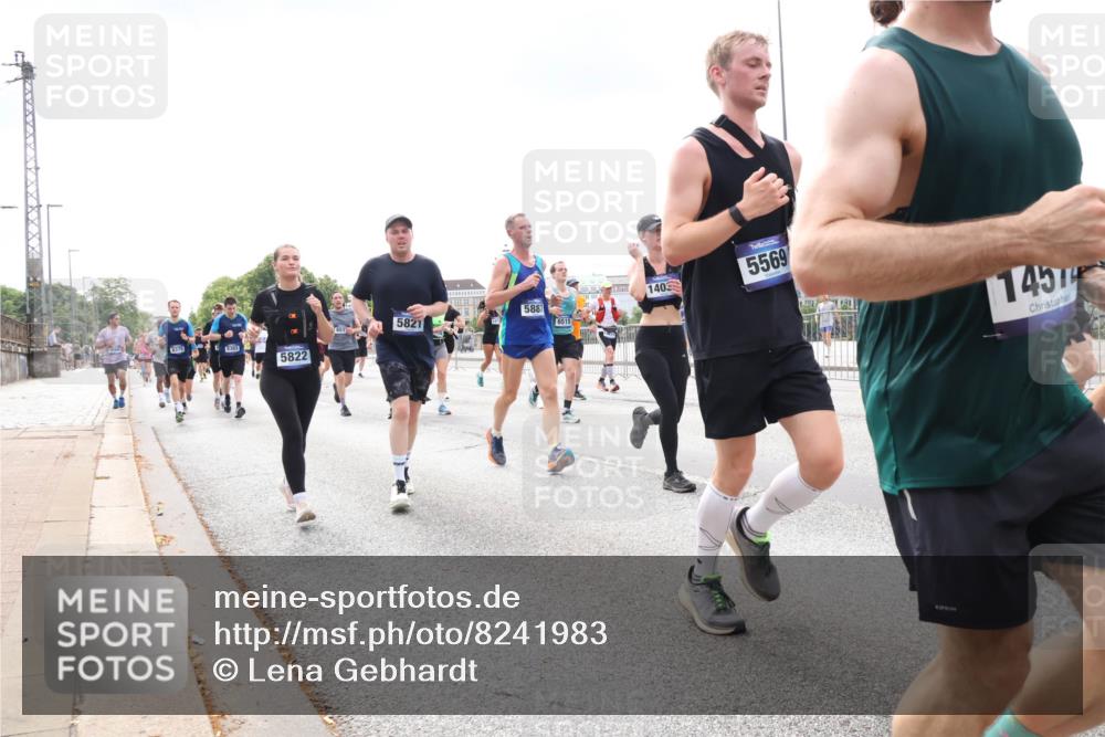 29.06.2025 - hella hamburg halbmarathon Lena Gebhardt http://msf.ph/oto/8241983 29.06.2025 10:33:52 Lombardsbrücke 1189, 1275, 1417, 1705, 1787, 1896, 1995, 2265, 2342, 2482, 2496, 2526, 2776, 2933, 3170, 3264, 3340, 3345, 3560, 3829, 3848, 4164, 4361, 4433, 4449, 4479, 4696, 4807, 4942, 5075, 5096, 5141, 5557, 5561, 5566, 5569, 5584, 5691, 5821, 5822, 5887, 6109, 6364, 6515, 6516, 6854, 6956, 6999, 7027, 7565, 7653, 7705, 8021, 8157, 8202, 8277, 8282, 8375, 8377, 8383, 8401, 8891, 9094, 9234, 9258, 9438, 9750, 9799, 9875, 9995, 10007, 10071, 10561, 11811 meine-sportfotos.de