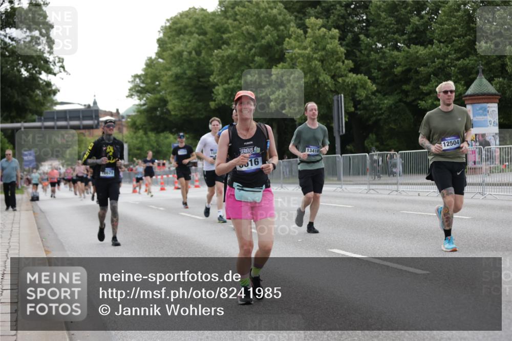 29.06.2025 - hella hamburg halbmarathon Jannik Wohlers http://msf.ph/oto/8241985 29.06.2025 10:29:51 Lombardsbrücke 1547, 2901, 3443, 3573, 6598, 6616, 6626, 10880, 12349, 12350, 12504, 12710, 13418, 14304, 15938, 16182, 16601, 16604, 16735, 16769, 18046, 18503, 18671 meine-sportfotos.de