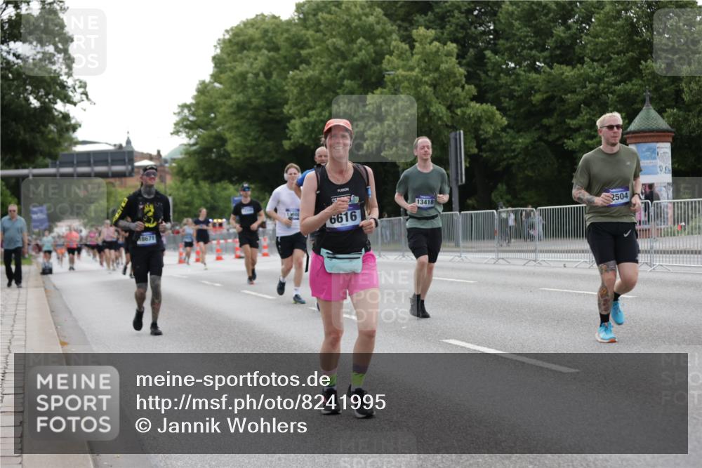 29.06.2025 - hella hamburg halbmarathon Jannik Wohlers http://msf.ph/oto/8241995 29.06.2025 10:29:51 Lombardsbrücke 1547, 2901, 3443, 3573, 6598, 6616, 6626, 10880, 12349, 12350, 12504, 12710, 13418, 14304, 15938, 16182, 16601, 16604, 16735, 16769, 18046, 18503, 18671 meine-sportfotos.de