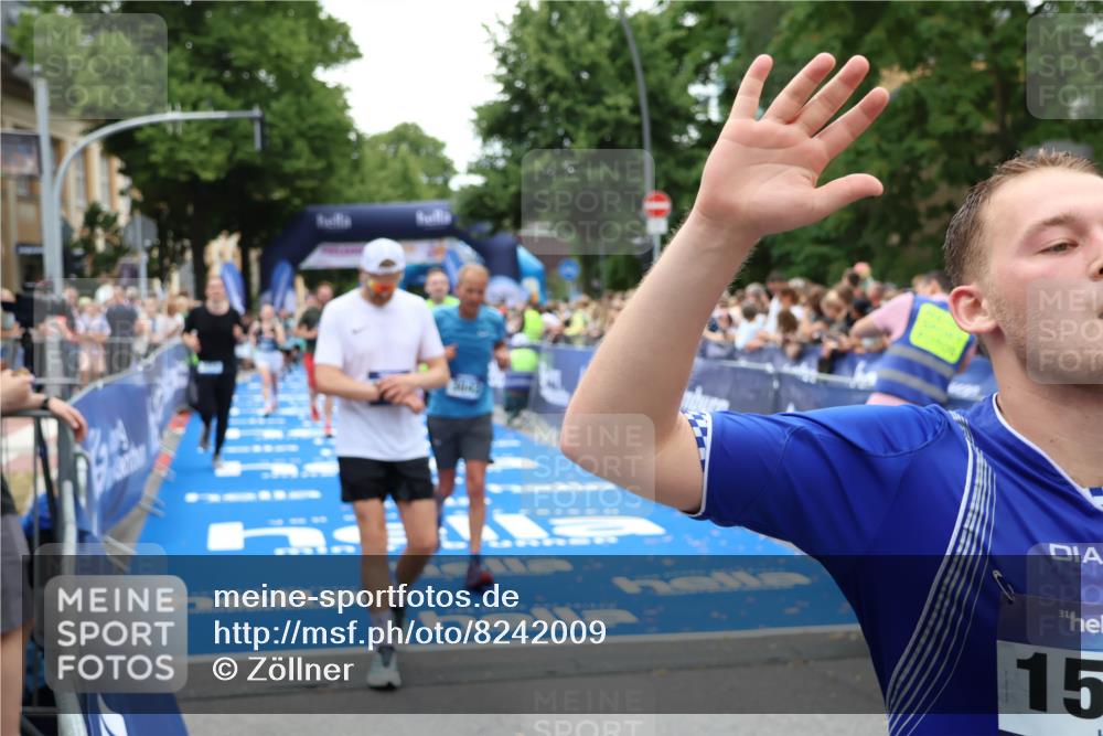 29.06.2025 - hella hamburg halbmarathon Zöllner http://msf.ph/oto/8242009 29.06.2025 10:56:09 Ziel 1180, 3042, 3058, 4594, 4813, 5492, 5570, 7594, 8330, 12545, 17640, 17642, 18212 meine-sportfotos.de