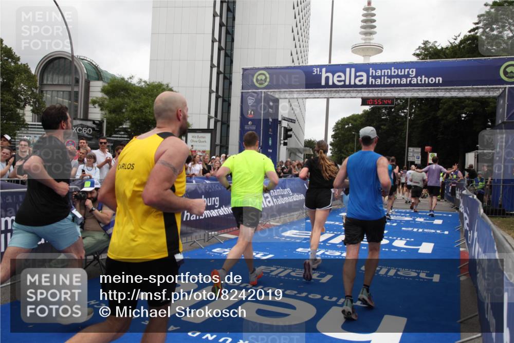 29.06.2025 - hella hamburg halbmarathon Michael Strokosch http://msf.ph/oto/8242019 29.06.2025 10:55:43 Ziel 1120, 1143, 1834, 2955, 2982, 3037, 4897, 6924, 8255, 8573, 8618, 10212, 11039, 11568, 12196, 12483, 12515, 14909, 15896, 16110, 17615, 18064, 18190 meine-sportfotos.de