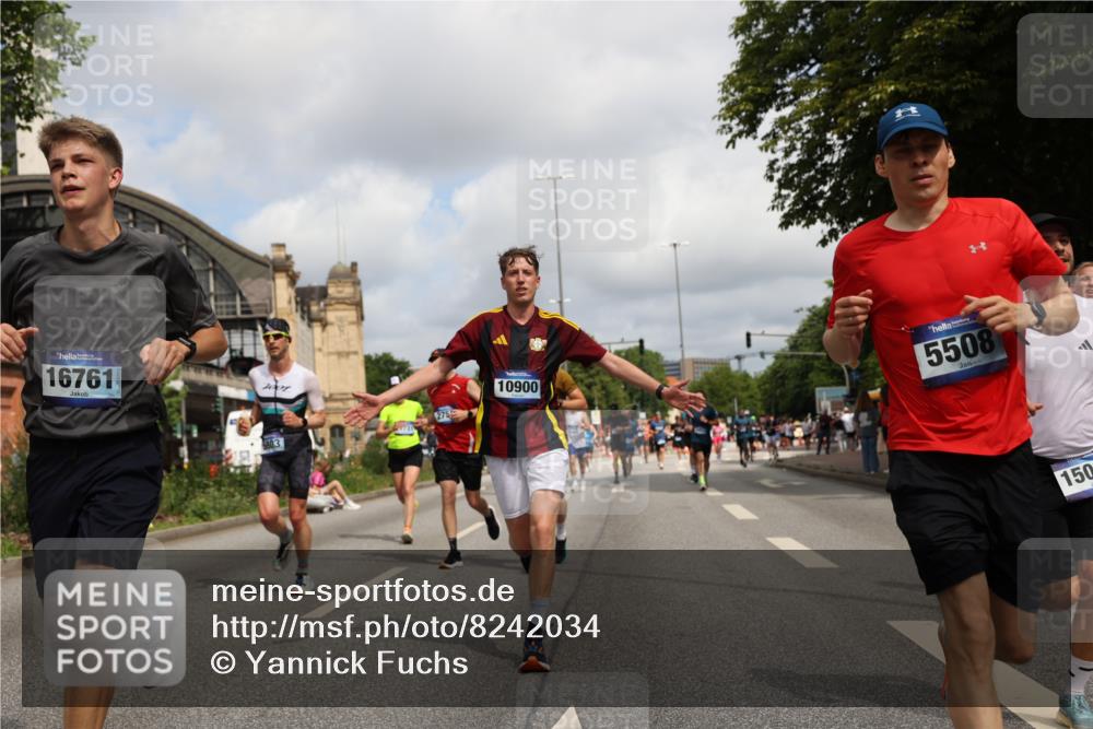 29.06.2025 - hella hamburg halbmarathon Yannick Fuchs http://msf.ph/oto/8242034 29.06.2025 10:34:55 20KM 1603, 1882, 2324, 2714, 2750, 2826, 4843, 5050, 5375, 5409, 5508, 5745, 5803, 5916, 6080, 6152, 6649, 7109, 7495, 7622, 8370, 8465, 8467, 9294, 10369, 10900, 10968, 11731, 12088, 12540, 12704, 12865, 13029, 13667, 14924, 15015, 15424, 15542, 15813, 16580, 16761, 17214, 17245, 18614, 18979 meine-sportfotos.de