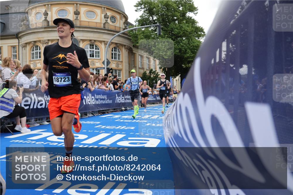 29.06.2025 - hella hamburg halbmarathon Strokosch-Dieckow http://msf.ph/oto/8242064 29.06.2025 10:37:28 Ziel 1290, 2767, 5042, 5791, 6047, 7831, 9017, 9914, 10451, 10922, 12739, 13372, 15888, 17306, 18159, 18216, 18723 meine-sportfotos.de
