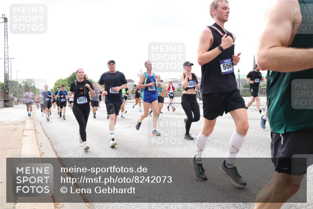 29.06.2025 - hella hamburg halbmarathon Lena Gebhardt http://msf.ph/oto/8242073 29.06.2025 10:33:52 Lombardsbrücke 1189, 1275, 1417, 1705, 1787, 1896, 1995, 2265, 2342, 2482, 2496, 2526, 2776, 2933, 3170, 3264, 3340, 3345, 3560, 3829, 3848, 4164, 4361, 4433, 4449, 4479, 4696, 4807, 4942, 5075, 5096, 5141, 5557, 5561, 5566, 5569, 5584, 5691, 5821, 5822, 5887, 6109, 6364, 6515, 6516, 6854, 6956, 6999, 7027, 7565, 7653, 7705, 8021, 8157, 8202, 8277, 8282, 8375, 8377, 8383, 8401, 8891, 9094, 9234, 9258, 9438, 9750, 9799, 9875, 9995, 10007, 10071, 10561, 11811 meine-sportfotos.de