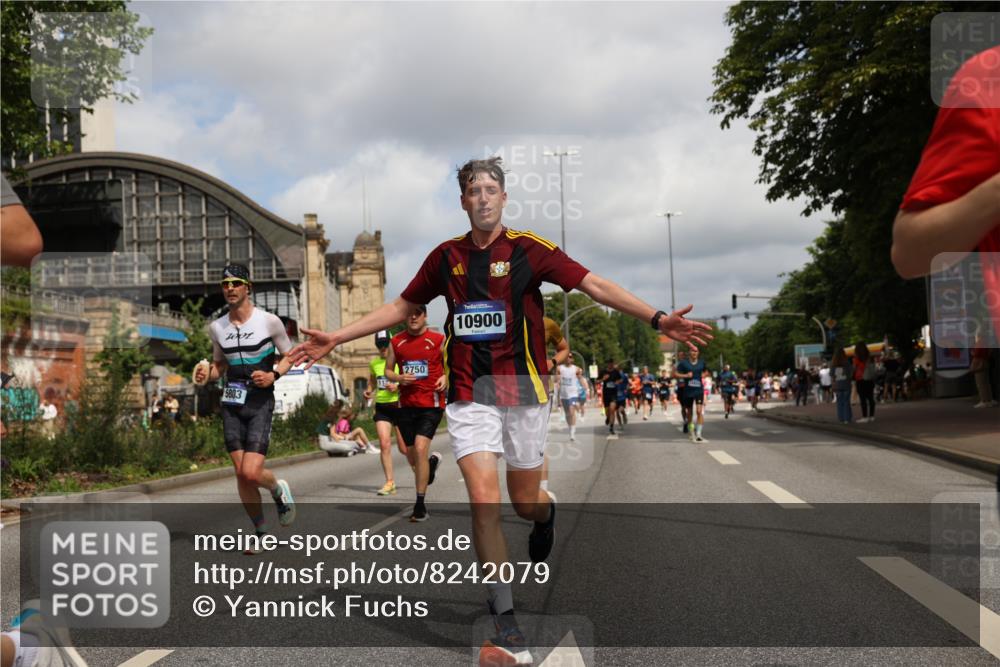 29.06.2025 - hella hamburg halbmarathon Yannick Fuchs http://msf.ph/oto/8242079 29.06.2025 10:34:55 20KM 1603, 1882, 2324, 2714, 2750, 2826, 4843, 5050, 5375, 5409, 5508, 5745, 5803, 5916, 6080, 6152, 6649, 7109, 7495, 7622, 8370, 8465, 8467, 9294, 10369, 10900, 10968, 11731, 12088, 12540, 12704, 12865, 13029, 13667, 14924, 15015, 15424, 15542, 15813, 16580, 16761, 17214, 17245, 18614, 18979 meine-sportfotos.de