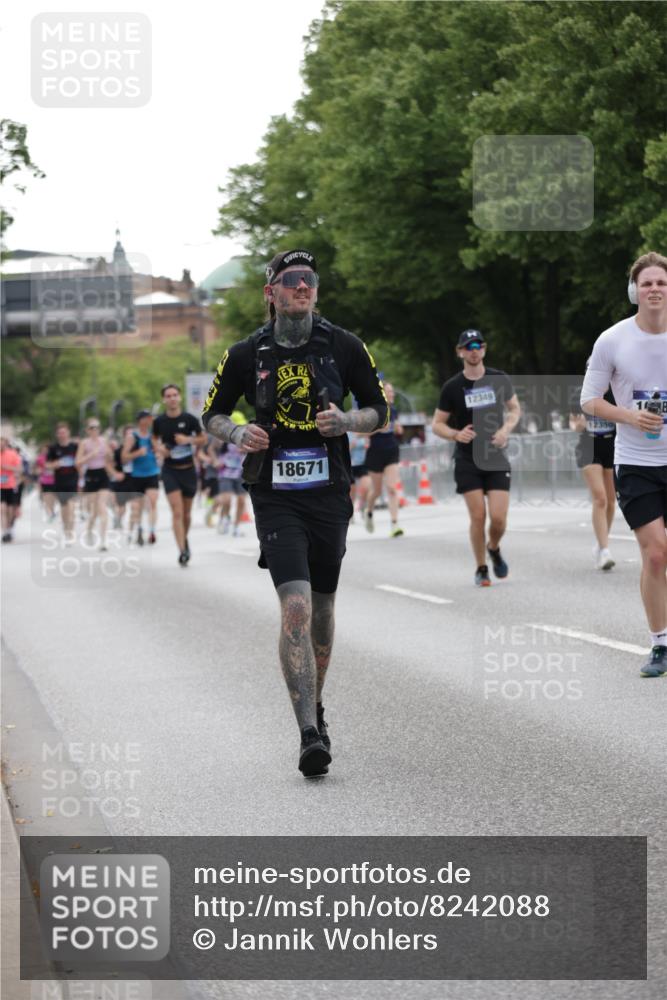 29.06.2025 - hella hamburg halbmarathon Jannik Wohlers http://msf.ph/oto/8242088 29.06.2025 10:29:52 Lombardsbrücke 1547, 2901, 3443, 3573, 6598, 6616, 6626, 10880, 12349, 12350, 12504, 12710, 13418, 14304, 15938, 16182, 16601, 16604, 16735, 18046, 18503, 18671 meine-sportfotos.de