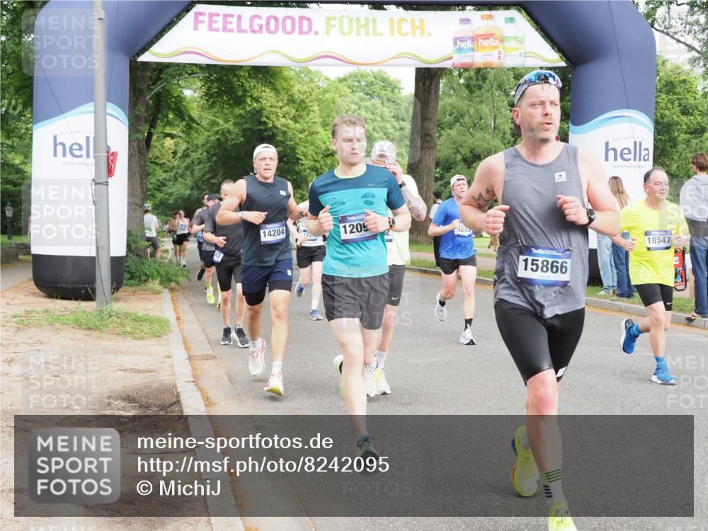 29.06.2025 - hella hamburg halbmarathon MichiJ http://msf.ph/oto/8242095 29.06.2025 10:27:50 Zwischen KM18-KM19 1445, 2563, 3282, 4381, 6037, 7622, 8450, 8958, 12091, 12915, 13029, 14093, 14204, 15257, 15866, 15873, 17215, 18547, 18734 meine-sportfotos.de