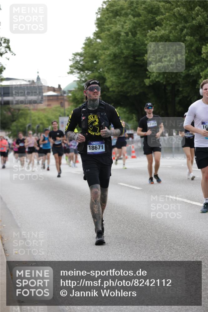 29.06.2025 - hella hamburg halbmarathon Jannik Wohlers http://msf.ph/oto/8242112 29.06.2025 10:29:53 Lombardsbrücke 2901, 3443, 3573, 6598, 6616, 10880, 12349, 12350, 12504, 12710, 13418, 14304, 15938, 16182, 16601, 16604, 16735, 16864, 18046, 18503, 18671 meine-sportfotos.de