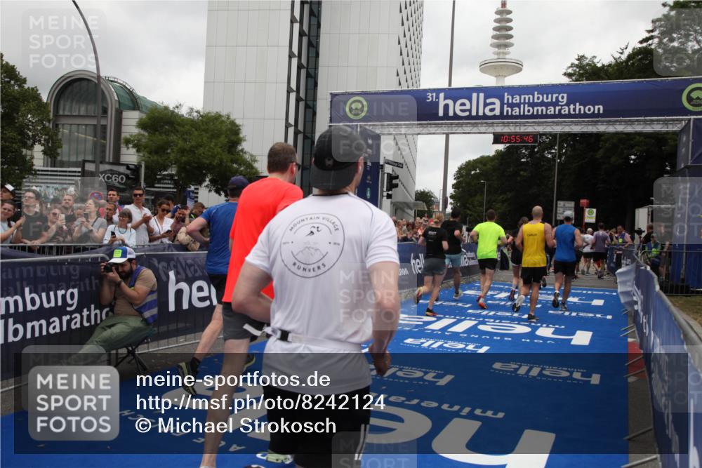 29.06.2025 - hella hamburg halbmarathon Michael Strokosch http://msf.ph/oto/8242124 29.06.2025 10:55:45 Ziel 1120, 1143, 1834, 2955, 2982, 3037, 4897, 5021, 6924, 8255, 8618, 10212, 11039, 12483, 12515, 14365, 14909, 15896, 18064, 18190 meine-sportfotos.de