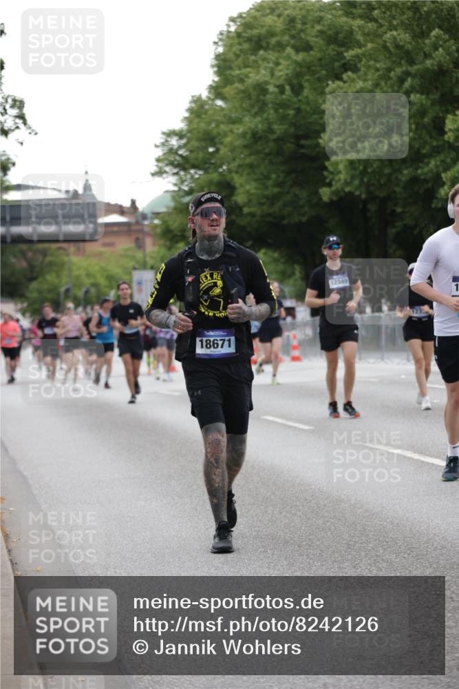 29.06.2025 - hella hamburg halbmarathon Jannik Wohlers http://msf.ph/oto/8242126 29.06.2025 10:29:53 Lombardsbrücke 2901, 3443, 3573, 6598, 6616, 10880, 12349, 12350, 12504, 12710, 13418, 14304, 15938, 16182, 16601, 16604, 16735, 16864, 18046, 18503, 18671 meine-sportfotos.de