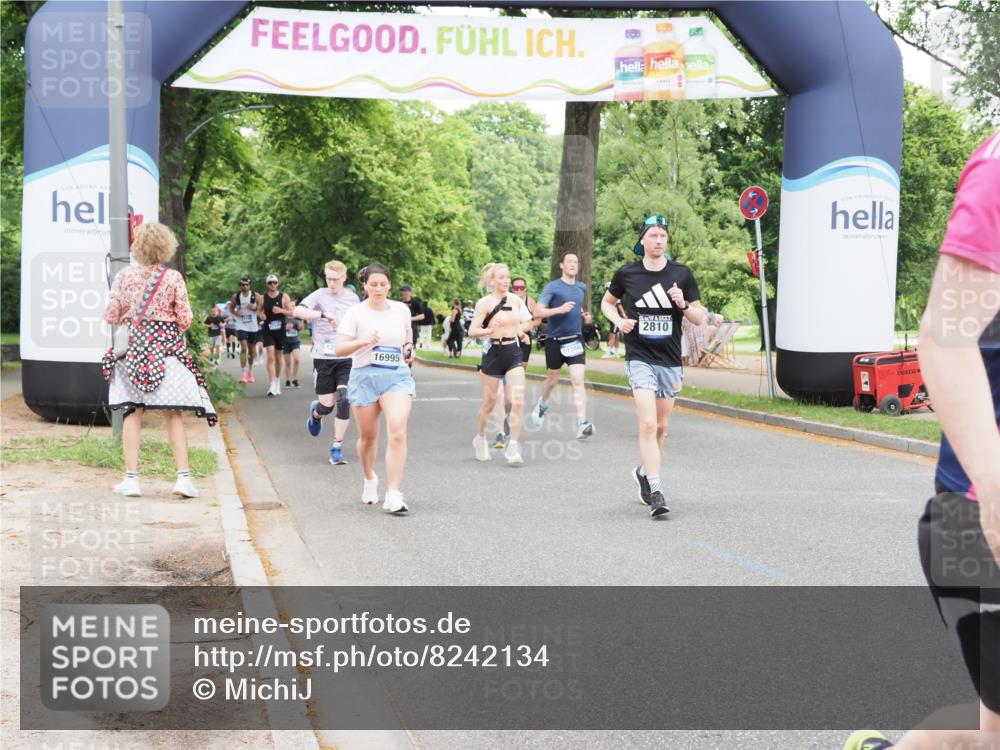 29.06.2025 - hella hamburg halbmarathon MichiJ http://msf.ph/oto/8242134 29.06.2025 10:50:37 Zwischen KM18-KM19 2810, 3199, 3663, 8423, 12286, 12571, 16995, 18530 meine-sportfotos.de