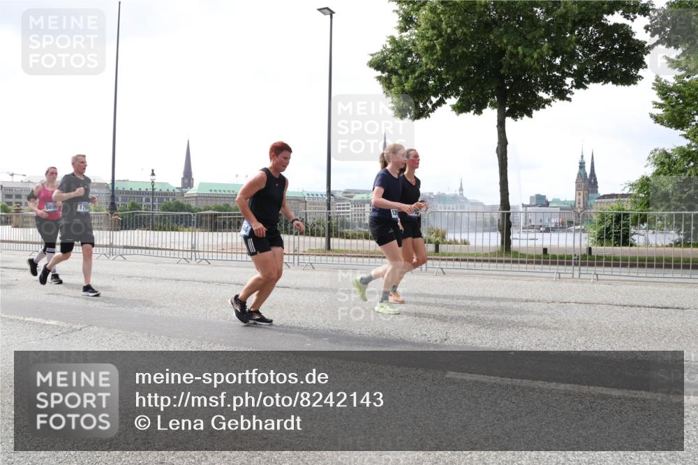 29.06.2025 - hella hamburg halbmarathon Lena Gebhardt http://msf.ph/oto/8242143 29.06.2025 10:45:23 Lombardsbrücke 1024, 1033, 1060, 1085, 1629, 1685, 1713, 1798, 2007, 2008, 2216, 2217, 2550, 2657, 2664, 2779, 2973, 3160, 3164, 3357, 3377, 3570, 3879, 3993, 4099, 4102, 4186, 4224, 4275, 4306, 4337, 4504, 4820, 4851, 5099, 5108, 5190, 5339, 5636, 5949, 6150, 6509, 6763, 6788, 6911, 6922, 6980, 7283, 7530, 7541, 7699, 7859, 7912, 8594, 8605, 8745, 8762, 8907, 9620, 10030, 10182, 10225, 10562, 10566, 10707, 11314, 12198, 12332, 12334, 12394, 13261 meine-sportfotos.de