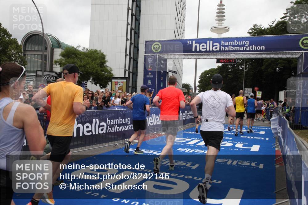 29.06.2025 - hella hamburg halbmarathon Michael Strokosch http://msf.ph/oto/8242146 29.06.2025 10:55:45 Ziel 1120, 1143, 1834, 2955, 2982, 3037, 4897, 5021, 6924, 8255, 8618, 10212, 11039, 12483, 12515, 14365, 14909, 15896, 18064, 18190 meine-sportfotos.de