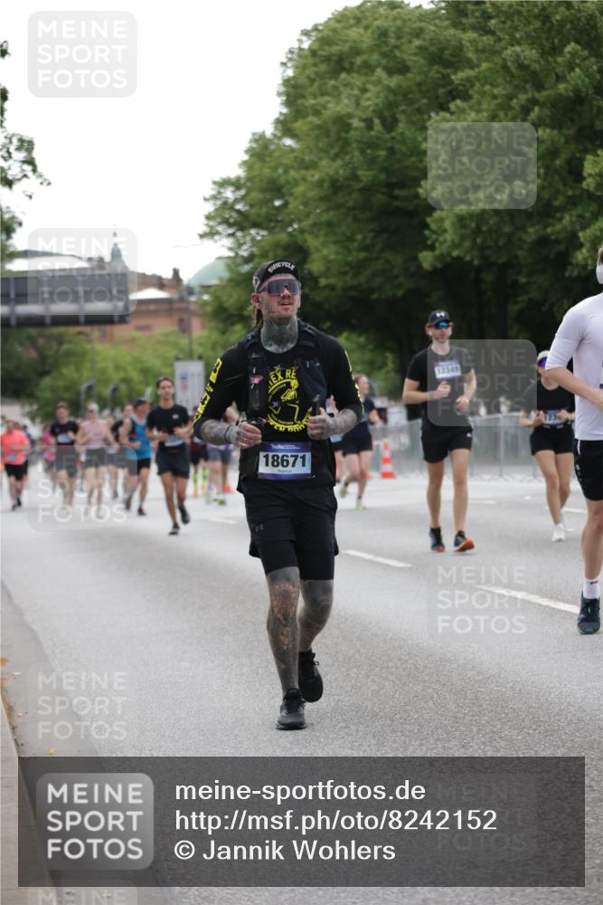 29.06.2025 - hella hamburg halbmarathon Jannik Wohlers http://msf.ph/oto/8242152 29.06.2025 10:29:53 Lombardsbrücke 2901, 3443, 3573, 6598, 6616, 10880, 12349, 12350, 12504, 12710, 13418, 14304, 15938, 16182, 16601, 16604, 16735, 16864, 18046, 18503, 18671 meine-sportfotos.de