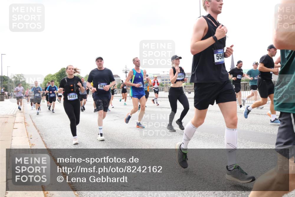 29.06.2025 - hella hamburg halbmarathon Lena Gebhardt http://msf.ph/oto/8242162 29.06.2025 10:33:52 Lombardsbrücke 1189, 1275, 1417, 1705, 1787, 1896, 1995, 2265, 2342, 2482, 2496, 2526, 2776, 2933, 3170, 3264, 3340, 3345, 3560, 3829, 3848, 4164, 4361, 4433, 4449, 4479, 4696, 4807, 4942, 5075, 5096, 5141, 5557, 5561, 5566, 5569, 5584, 5691, 5821, 5822, 5887, 6109, 6364, 6515, 6516, 6854, 6956, 6999, 7027, 7565, 7653, 7705, 8021, 8157, 8202, 8277, 8282, 8375, 8377, 8383, 8401, 8891, 9094, 9234, 9258, 9438, 9750, 9799, 9875, 9995, 10007, 10071, 10561, 11811 meine-sportfotos.de