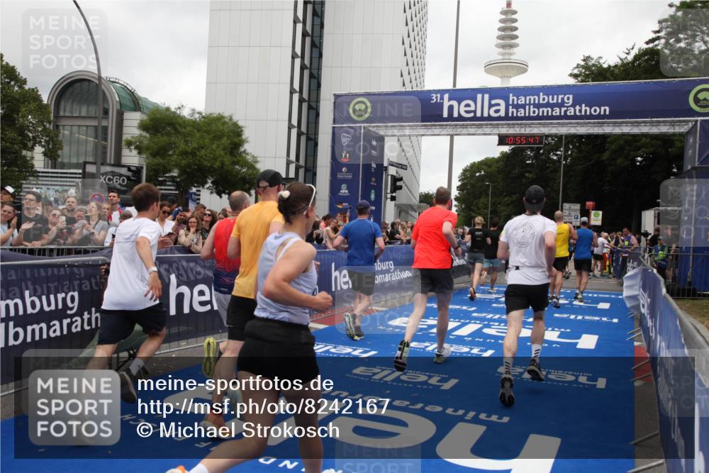29.06.2025 - hella hamburg halbmarathon Michael Strokosch http://msf.ph/oto/8242167 29.06.2025 10:55:46 Ziel 1120, 1143, 1834, 2955, 2982, 4897, 5021, 6924, 7221, 8255, 8618, 10212, 11039, 12483, 12515, 14365, 14909, 15896, 18064, 18190 meine-sportfotos.de