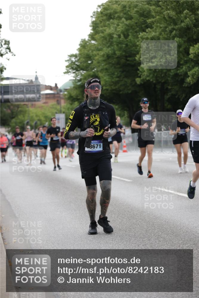 29.06.2025 - hella hamburg halbmarathon Jannik Wohlers http://msf.ph/oto/8242183 29.06.2025 10:29:53 Lombardsbrücke 2901, 3443, 3573, 6598, 6616, 10880, 12349, 12350, 12504, 12710, 13418, 14304, 15938, 16182, 16601, 16604, 16735, 16864, 18046, 18503, 18671 meine-sportfotos.de