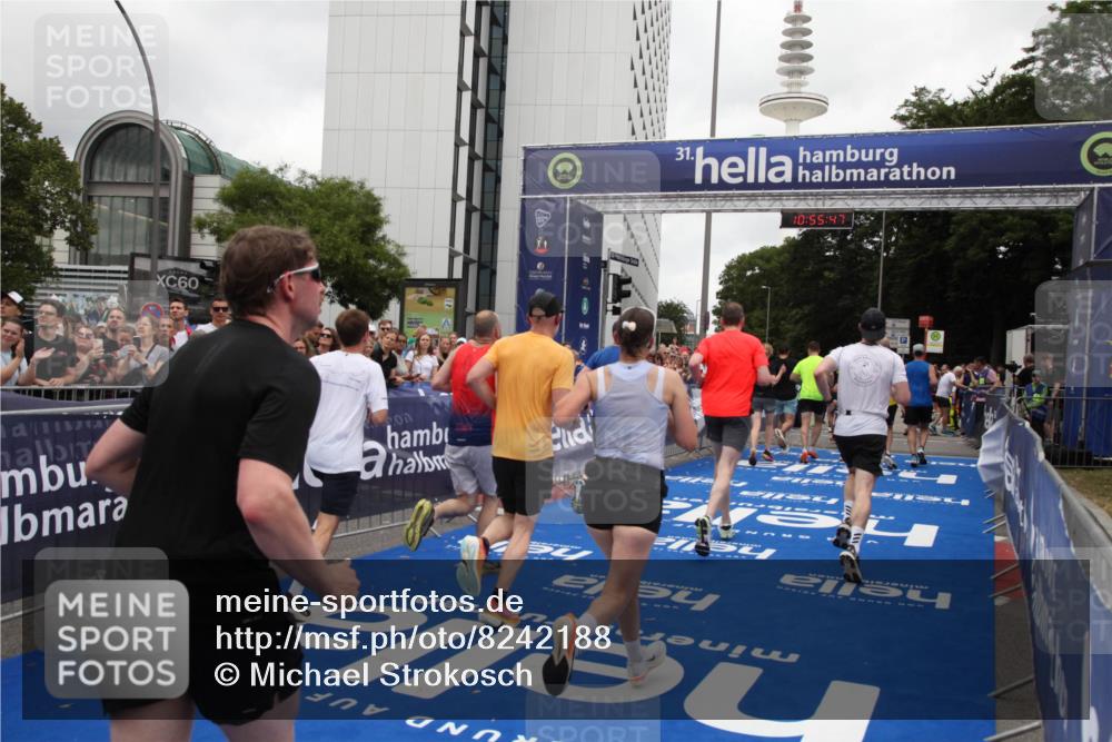 29.06.2025 - hella hamburg halbmarathon Michael Strokosch http://msf.ph/oto/8242188 29.06.2025 10:55:46 Ziel 1120, 1143, 1834, 2955, 2982, 4897, 5021, 6924, 7221, 8255, 8618, 10212, 11039, 12483, 12515, 14365, 14909, 15896, 18064, 18190 meine-sportfotos.de