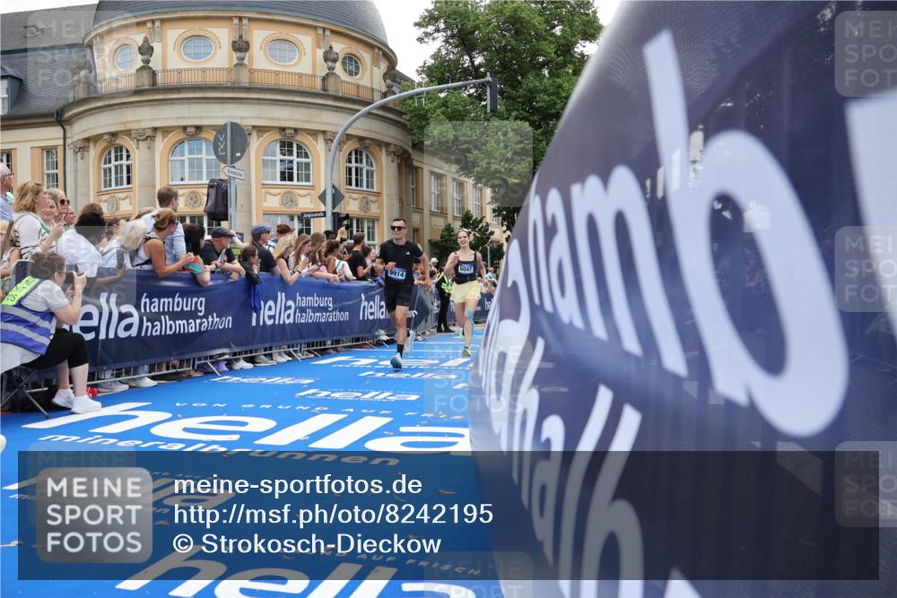 29.06.2025 - hella hamburg halbmarathon Strokosch-Dieckow http://msf.ph/oto/8242195 29.06.2025 10:37:30 Ziel 1290, 2767, 5042, 5791, 6047, 7831, 9017, 9914, 10451, 10922, 11106, 13372, 15888, 17306, 18159, 18193, 18216, 18723 meine-sportfotos.de
