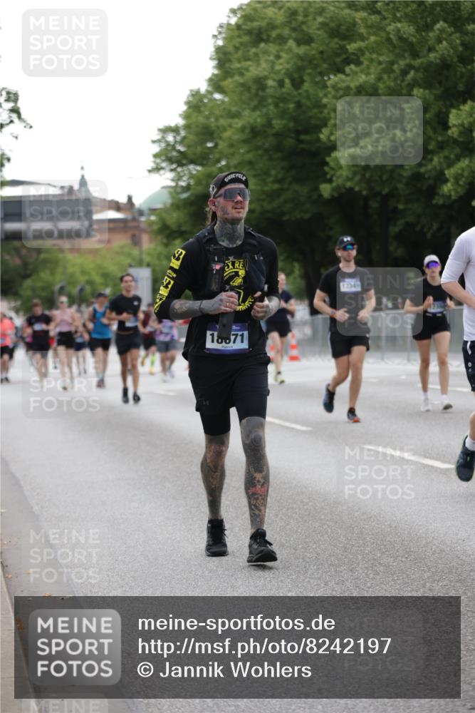 29.06.2025 - hella hamburg halbmarathon Jannik Wohlers http://msf.ph/oto/8242197 29.06.2025 10:29:53 Lombardsbrücke 2901, 3443, 3573, 6598, 6616, 10880, 12349, 12350, 12504, 12710, 13418, 14304, 15938, 16182, 16601, 16604, 16735, 16864, 18046, 18503, 18671 meine-sportfotos.de