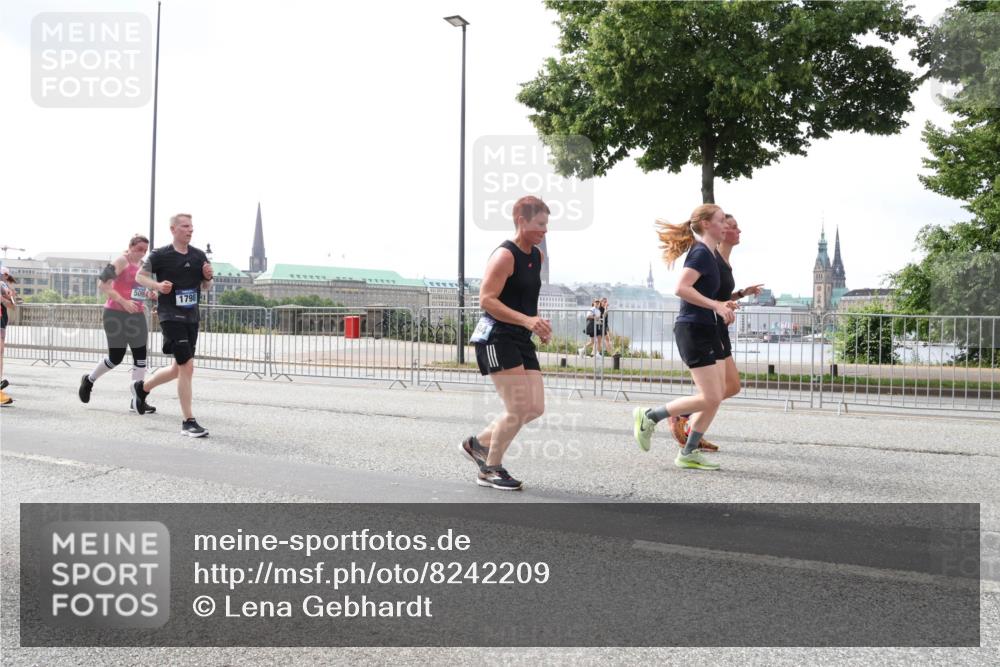 29.06.2025 - hella hamburg halbmarathon Lena Gebhardt http://msf.ph/oto/8242209 29.06.2025 10:45:23 Lombardsbrücke 1024, 1033, 1060, 1085, 1629, 1685, 1713, 1798, 2007, 2008, 2216, 2217, 2550, 2657, 2664, 2779, 2973, 3160, 3164, 3357, 3377, 3570, 3879, 3993, 4099, 4102, 4186, 4224, 4275, 4306, 4337, 4504, 4820, 4851, 5099, 5108, 5190, 5339, 5636, 5949, 6150, 6509, 6763, 6788, 6911, 6922, 6980, 7283, 7530, 7541, 7699, 7859, 7912, 8594, 8605, 8745, 8762, 8907, 9620, 10030, 10182, 10225, 10562, 10566, 10707, 11314, 12198, 12332, 12334, 12394, 13261 meine-sportfotos.de