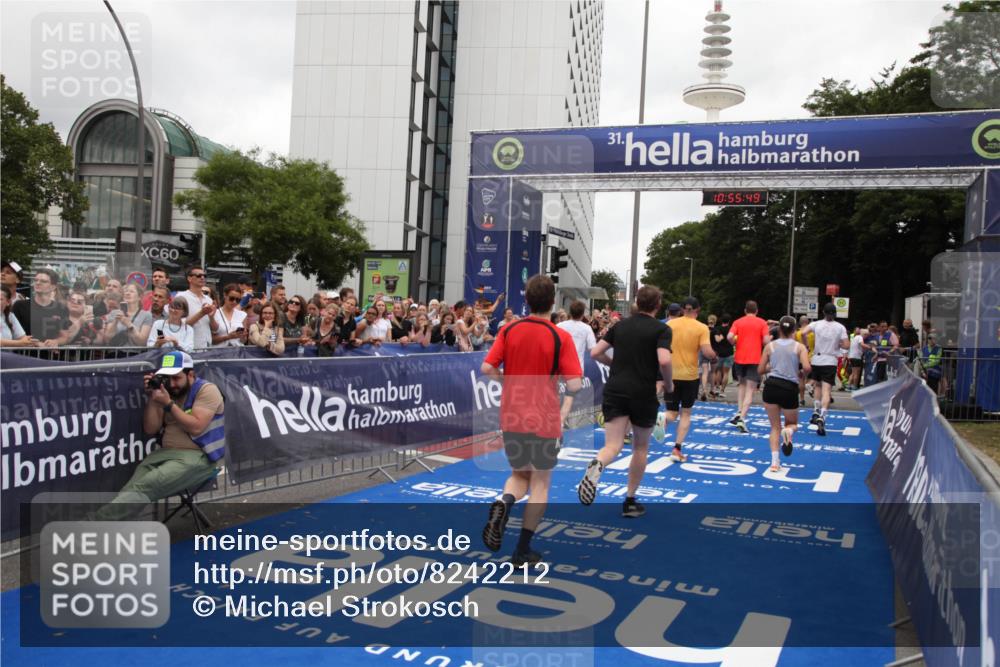 29.06.2025 - hella hamburg halbmarathon Michael Strokosch http://msf.ph/oto/8242212 29.06.2025 10:55:47 Ziel 1120, 1143, 1834, 2955, 4897, 5021, 6569, 6924, 7221, 8255, 8618, 10212, 11039, 12483, 12515, 12858, 14365, 14909, 15896, 18064, 18190 meine-sportfotos.de