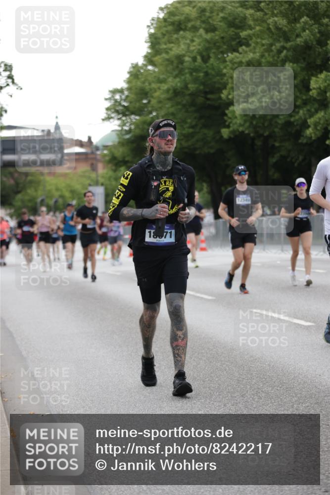 29.06.2025 - hella hamburg halbmarathon Jannik Wohlers http://msf.ph/oto/8242217 29.06.2025 10:29:53 Lombardsbrücke 2901, 3443, 3573, 6598, 6616, 10880, 12349, 12350, 12504, 12710, 13418, 14304, 15938, 16182, 16601, 16604, 16735, 16864, 18046, 18503, 18671 meine-sportfotos.de