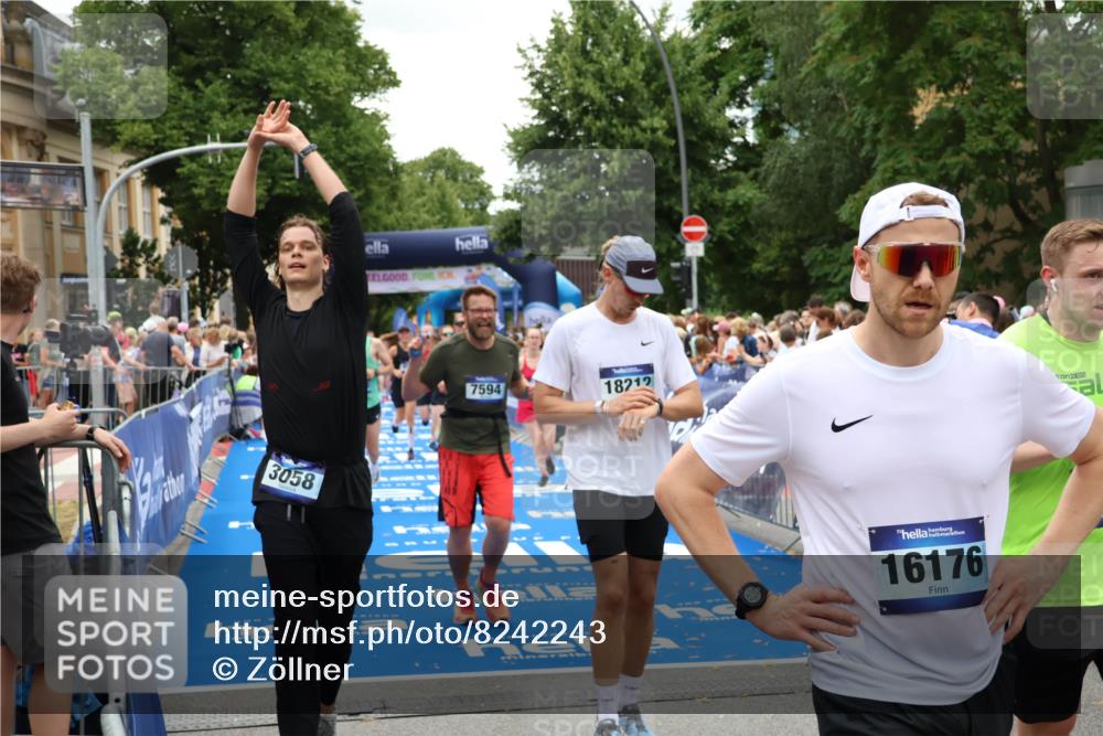 29.06.2025 - hella hamburg halbmarathon Zöllner http://msf.ph/oto/8242243 29.06.2025 10:56:12 Ziel 3058, 4594, 4813, 5492, 5570, 7594, 8330, 8639, 9907, 12545, 14363, 15484, 16113, 16634, 17640, 17642, 18212 meine-sportfotos.de