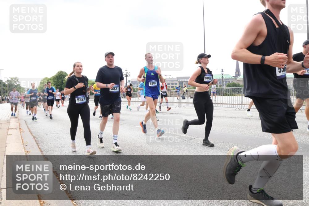 29.06.2025 - hella hamburg halbmarathon Lena Gebhardt http://msf.ph/oto/8242250 29.06.2025 10:33:52 Lombardsbrücke 1189, 1275, 1417, 1705, 1787, 1896, 1995, 2265, 2342, 2482, 2496, 2526, 2776, 2933, 3170, 3264, 3340, 3345, 3560, 3829, 3848, 4164, 4361, 4433, 4449, 4479, 4696, 4807, 4942, 5075, 5096, 5141, 5557, 5561, 5566, 5569, 5584, 5691, 5821, 5822, 5887, 6109, 6364, 6515, 6516, 6854, 6956, 6999, 7027, 7565, 7653, 7705, 8021, 8157, 8202, 8277, 8282, 8375, 8377, 8383, 8401, 8891, 9094, 9234, 9258, 9438, 9750, 9799, 9875, 9995, 10007, 10071, 10561, 11811 meine-sportfotos.de