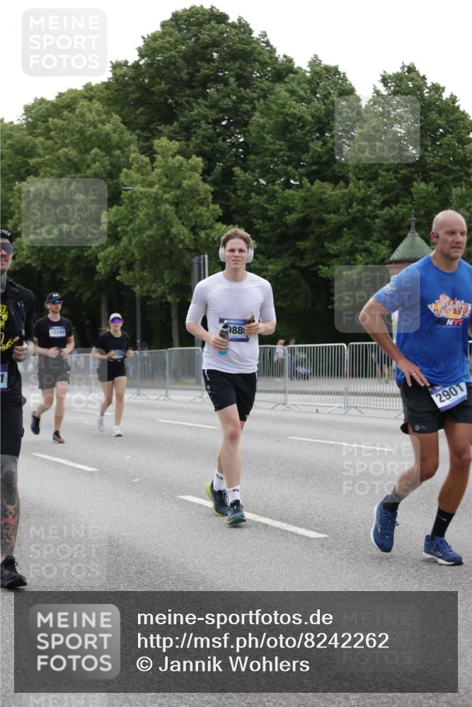 29.06.2025 - hella hamburg halbmarathon Jannik Wohlers http://msf.ph/oto/8242262 29.06.2025 10:29:54 Lombardsbrücke 2901, 3443, 3573, 6598, 6616, 10880, 12349, 12350, 12504, 12688, 12710, 13418, 15938, 16601, 16604, 16735, 16864, 18046, 18671 meine-sportfotos.de