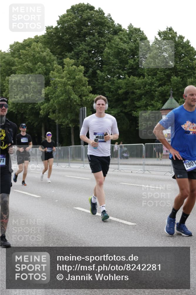 29.06.2025 - hella hamburg halbmarathon Jannik Wohlers http://msf.ph/oto/8242281 29.06.2025 10:29:54 Lombardsbrücke 2901, 3443, 3573, 6598, 6616, 10880, 12349, 12350, 12504, 12688, 12710, 13418, 15938, 16601, 16604, 16735, 16864, 18046, 18671 meine-sportfotos.de