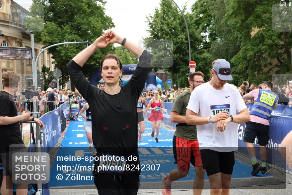 29.06.2025 - hella hamburg halbmarathon Zöllner http://msf.ph/oto/8242307 29.06.2025 10:56:13 Ziel 4594, 4813, 5492, 5570, 7594, 8330, 8639, 9907, 12545, 14363, 15484, 16113, 16634, 17468, 17640, 17642 meine-sportfotos.de