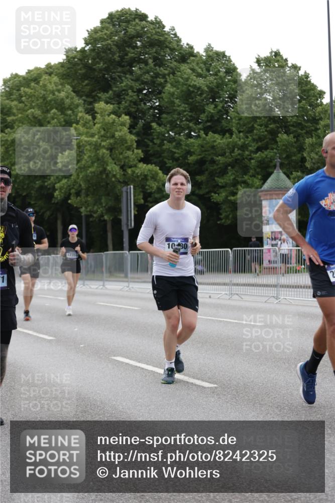 29.06.2025 - hella hamburg halbmarathon Jannik Wohlers http://msf.ph/oto/8242325 29.06.2025 10:29:54 Lombardsbrücke 2901, 3443, 3573, 6598, 6616, 10880, 12349, 12350, 12504, 12688, 12710, 13418, 15938, 16601, 16604, 16735, 16864, 18046, 18671 meine-sportfotos.de